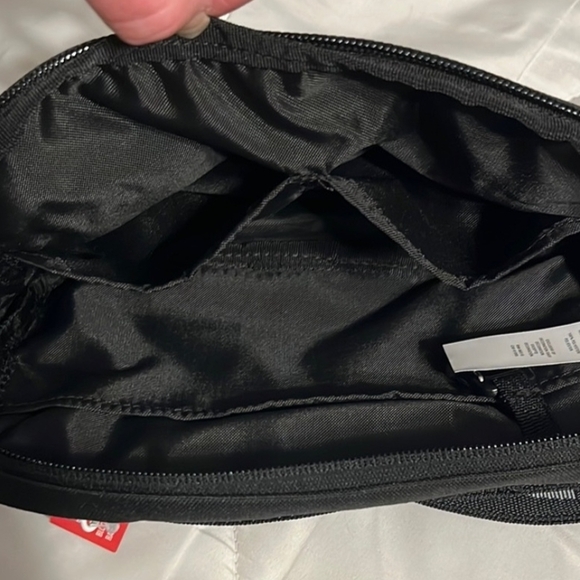 Under Armour Crossbody / Belt Bag Black or Gray - Picture 12 of 13